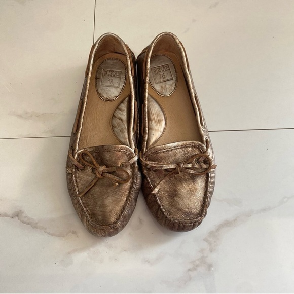 Frye Moccasins Gold Bronze Leather Flats Size 7 - Picture 1 of 7